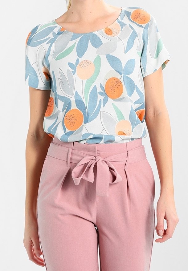 Short-sleeve blouse with a floral pattern in blue, orange, and green on a light background, paired with high-waisted pink trousers with a tie.