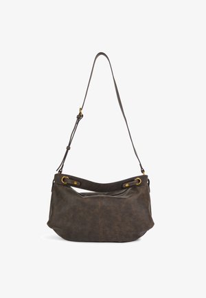 Dunkelbraune Leder-Umhängetasche mit verstellbarem Riemen und goldfarbenen Metallringen und Beschlägen, dargestellt auf weißem Hintergrund.