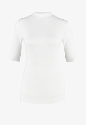 Hvit ribbete topp med høy hals, korte ermer og tettsittende design. Glatt tekstur og minimalistisk utseende uten ekstra detaljer.