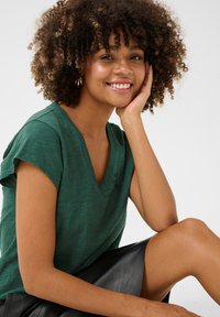 Culture BIANA - Lihtne T-särk - botanical garden