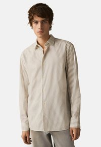 Ing - white black monochromatic stripe