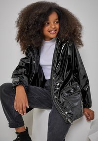 Lipsy SHOWER RESISTANT RAIN SCHOOL  - REGULAR FIT - Vodoodporna jakna - black high shine