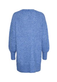 Suéter azul de punto con corte holgado, cuello redondeado y mangas abullonadas. Los puños y el dobladillo acanalados añaden textura al diseño.