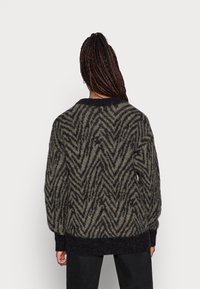 ICHI Stickad tröja - black