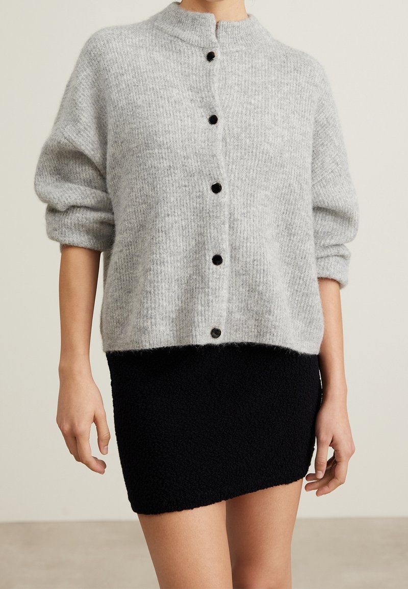 Gestuz Strickjacke - light grey