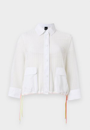 Weiße Netz-Jacke mit langen Ärmeln, festem Kragen, Knopfleiste, zwei vorderen Klappentaschen und neonfarbenen Kordeln am Saum.