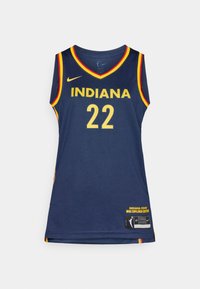 Μπλε μπασκετική φανέλα με κίτρινο κείμενο "INDIANA" και αριθμό "22". Δίχτυ υφασμάτων με κόκκινο και κίτρινο περίγραμμα. Λογότυπο Nike στον ώμο.