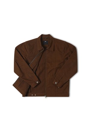 Brązowa kurtka zapinana na zamek, wykonana z miękkiego materiału, z kołnierzem, dwiema kieszeniami bocznymi i guzikami na mankietach.