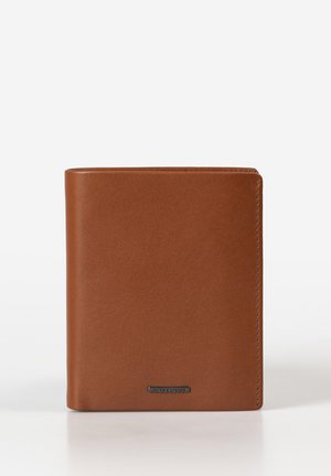 Bruine leren portemonnee met een gladde textuur, opvouwbaar ontwerp en een subtiele logo-accent aan de onderkant. Heeft afgeronde hoeken.