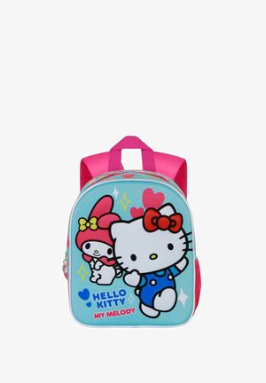 Mochila infantil azul con Hello Kitty y My Melody. Acentos rosas, corazones y estrellas detallados en una superficie lisa. Correas acolchadas.