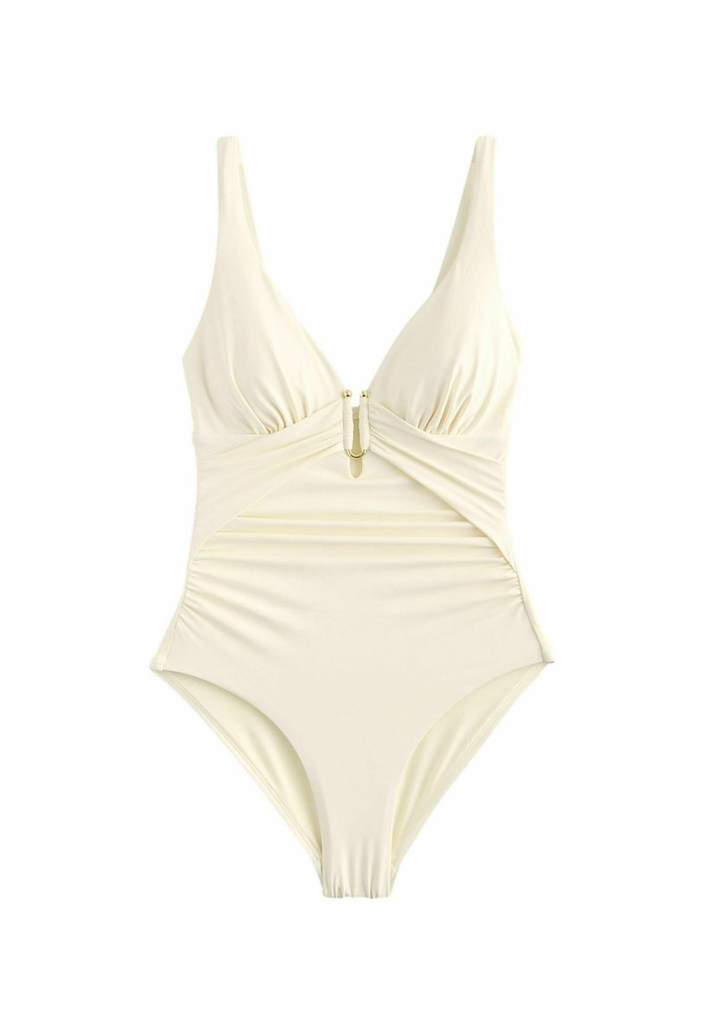 Eén-delig badpak in zachte crème stof, met een diepe V-hals, gatherdetails en gouden hardware-accent in het midden.