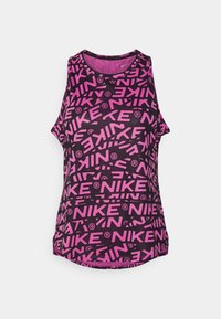 Růžový a černý bezrukávový sportovní top s opakujícím se vzorem loga Nike, kulatým výstřihem a uvolněným střihem se zakřiveným zakončením.