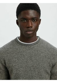 Selected Homme SLHROSS STRUCTURE CREW NECK - Stickad tröja - black