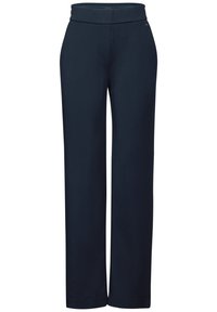 Pantalon ample bleu marine en tissu doux, avec une large ceinture, deux poches avant et un design épuré sans coutures.