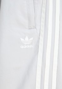 adidas Originals ZIP OFF - Tréningruha alsók - grey two