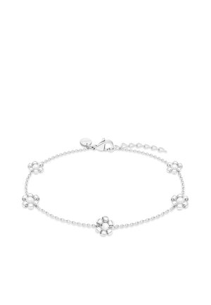 Sølvkædearmbånd med fem små blomsterformede charms, hver med en perle i midten og lukning med hummerlås.