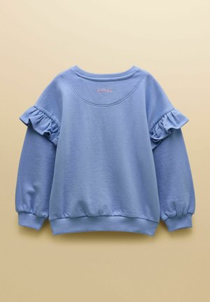 Svetlomodrá mikina s dlhým rukávom, ozdobená volánikmi na rukávoch a rebrovanými manžetami, s malým ružovým logom "Joules" blízko výstrihu.