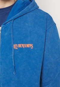 Les Benjamins Felpa con zip - blue