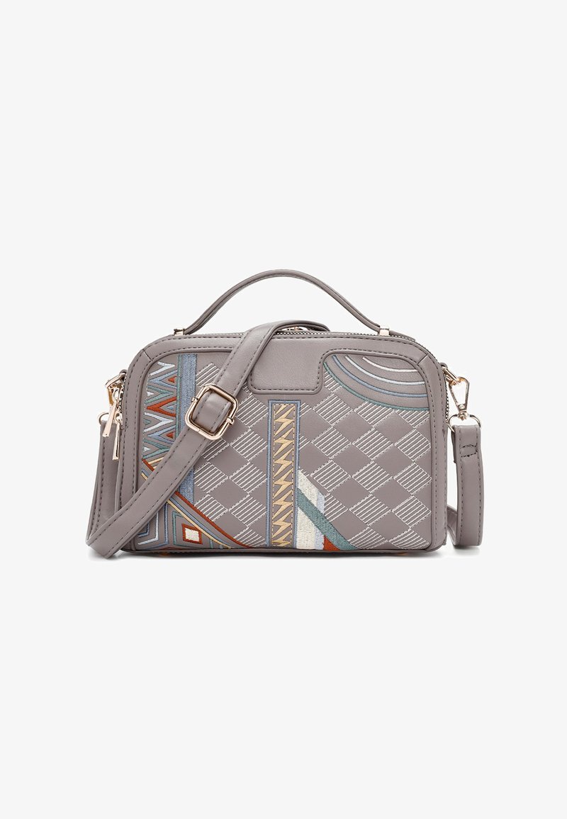 Graue Handtasche mit gestepptem Muster, farbenfroher geometrischer Stickerei, doppelten Griffen und einem abnehmbaren Schulterriemen. Silberne Hardware-Details.