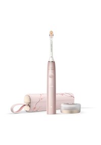 Spazzolino elettrico con manico rosa, testina bianca e dettagli dorati. Include una custodia rosa con design floreale e una base di ricarica.