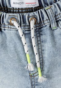 MINOTI STRAIGHT LEG AND SIDE POCKETS - Rövidnadrágok - light-blue denim