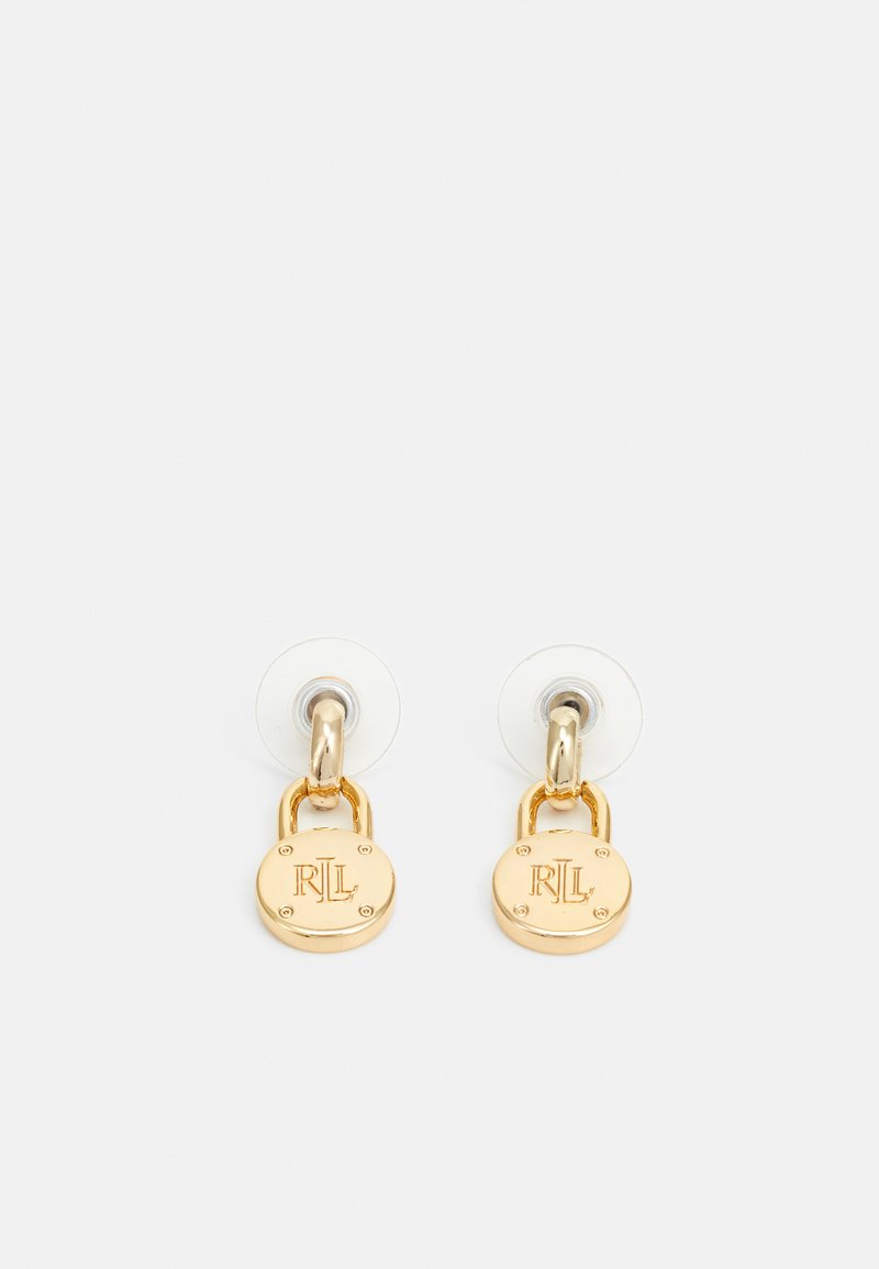 Boucles d'oreilles en métal doré avec un charme circulaire gravé "RL", suspendu par une petite boucle et maintenu en place par des embouts en caoutchouc transparent.
