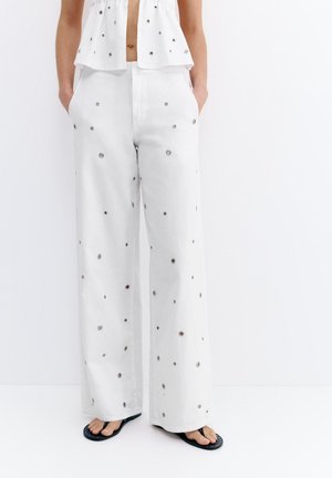 PULL&BEAR STRAIGHT-LEG EYELET TROUSERS - Egyenes szárú farmer - white