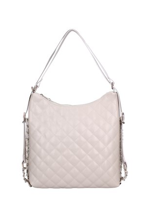 Weiße gesteppte Lederhandtasche mit silbernen Kettenakzenten, oberem Reißverschluss und einem einzelnen Schulterriemen.