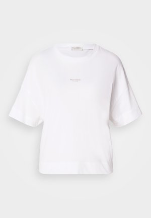 T-shirt blanc oversize en tissu doux, avec un col rond et des manches courtes. Petit logo imprimé au centre de l'avant.