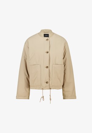 Chaqueta corta beige con cuello redondo, dos bolsillos frontales, dos botones y un dobladillo ajustable con cordón. Material suave con un ligero brillo.