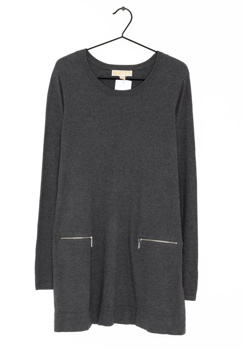 Tummanharmaa, pitkähihainen pusero pyöreällä pääntiellä, jossa kaksi etutaskua hopeisilla vetoketjuilla ja suora helma. Rakennekudottu kangas.