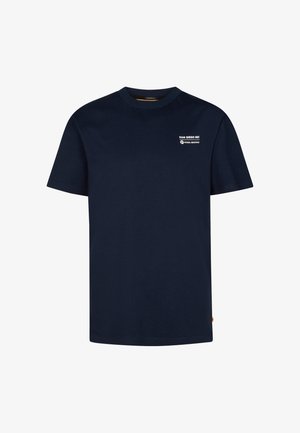 Marineblauw katoenen t-shirt met korte mouwen. Heeft een witte tekstafbeelding aan de voorkant en een oranje accentlabel aan de zoom. Ronde halslijn.