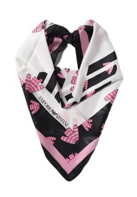 Foulard in seta con un motivo geometrico in bianco, nero e rosa, che presenta motivi floreali e il logo Emporio Armani. Forma triangolare con una texture liscia.