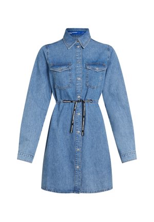 Rochie din denim cu guler, mâneci lungi, două buzunare la piept și talie ajustabilă cu șnur. Culoare albastru deschis, cu închidere prin nasturi.