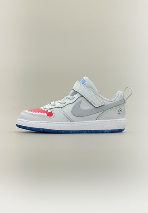 Nike Sportswear, COURT BOROUGH UNISEX - Sneakers basse - pure platinum-coloured/wolf grey/university red/game royal/football blue