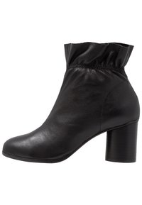 Bianco Ankle Boot - black