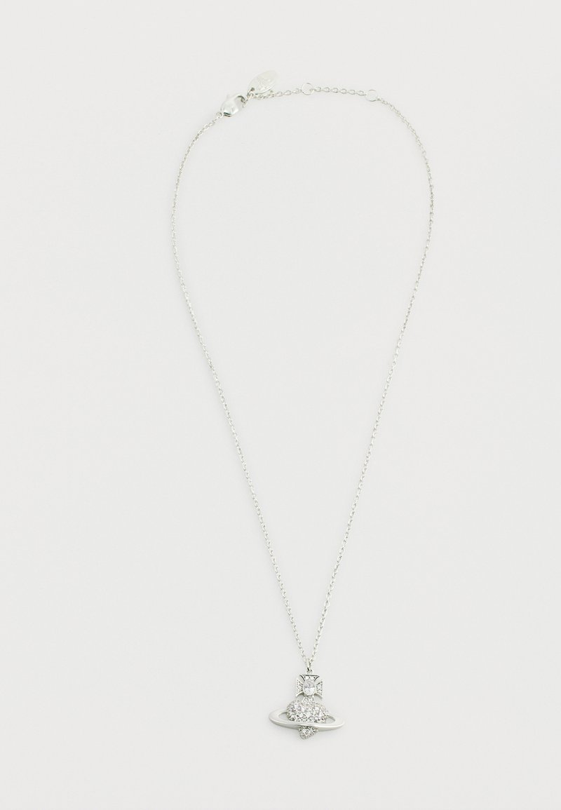 Colier din argint cu pandantiv în formă de rachetă, având o pietricică centrală asemănătoare cu un diamant și o bază circulară. Finisaj detaliat și lustruit.