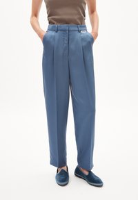 ARMEDANGELS SANDRINAA TAPERED  - Chino - iron blue