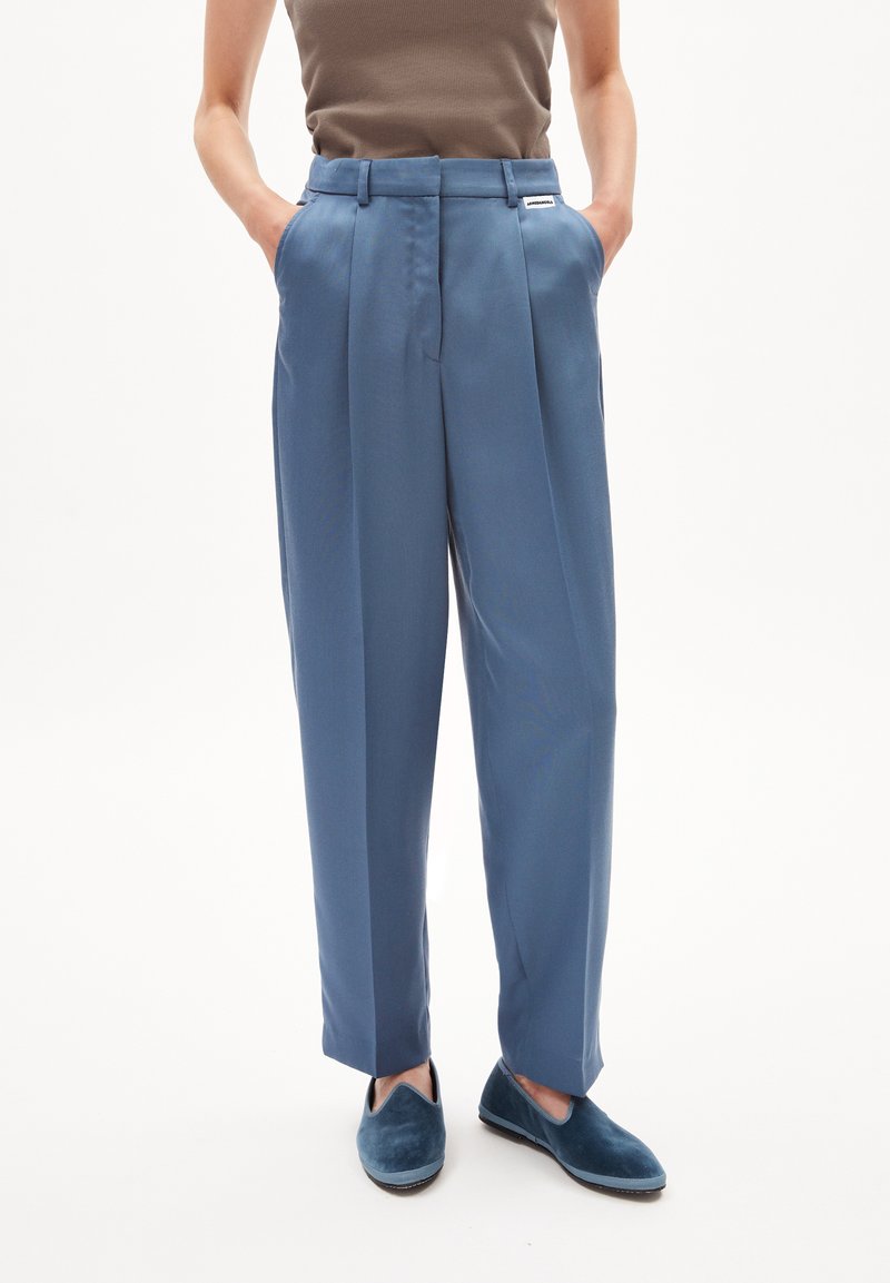 ARMEDANGELS SANDRINAA TAPERED  - Chino - iron blue