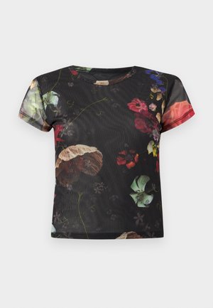 T-shirt à manches courtes à imprimé floral avec un tissu noir transparent, présentant des motifs floraux multicolores vibrants et un col rond. Surface texturée.
