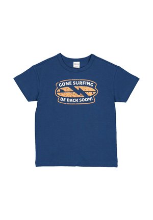 Navyblaue Baumwoll-T-Shirt mit einem abgenutzten orangen Grafikdruck, auf dem steht "GONE SURFING BE BACK SOON!" auf der Vorderseite. Kurze Ärmel, Rundhalsausschnitt.