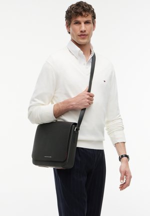 Tommy Hilfiger, BUSINESS MESSENGER - Skuldertasker - black