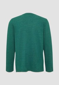 Langärmliger grüner Pullover, weicher Stoff, runder Halsausschnitt, gerader Saum, ohne Muster, mit minimalen Nähten und einer glatten Oberfläche.