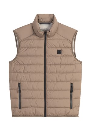 Beige ärmellose Steppweste mit hohem Kragen, zwei seitlichen Reißverschlusstaschen und einem kleinen Logo-Patch auf der Vorderseite. Gepolstertes Design und glatter Stoff.