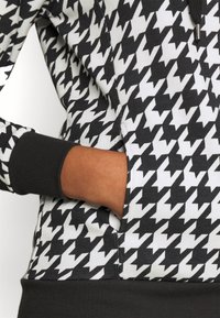 ONLY ONLJALENA HOOD - Sweatshirt com capuz - cloud dancer/black