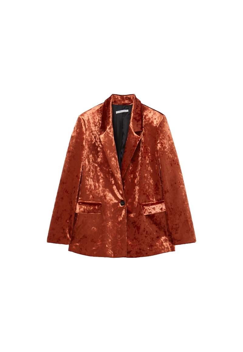 Blazer in velluto arancione bruciato con chiusura a un bottone, rever a punta e due tasche frontali; texture liscia e vestibilità su misura.