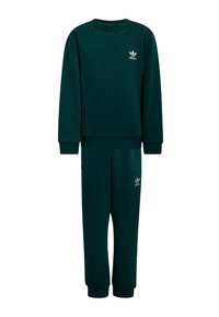 Conjunto de sudadera y pantalones a juego en verde oscuro, confeccionado con tela suave. Presenta puños acanalados y un pequeño logo blanco de Adidas en el pecho y la pierna.