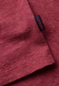 Unselected, berry red marl
