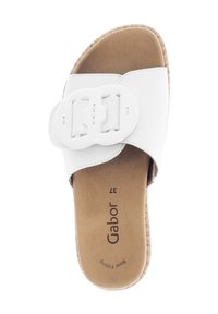White slide sandal with wide strap featuring a decorative buckle. Textured insole with "Gabor" branding, lightweight brown sole.