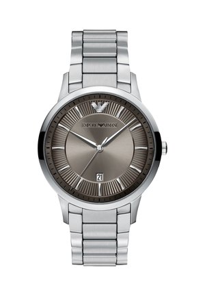 Silberne Metallarmbanduhr mit grauem Sunburst-Zifferblatt, silbernen Stundenmarkierungen, Datumsfenster bei sechs Uhr und Emporio Armani-Logo bei zwölf.